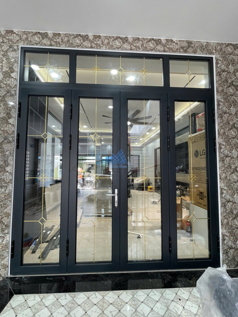 Cửa đi mở quay PMI P65D bản cánh lớn