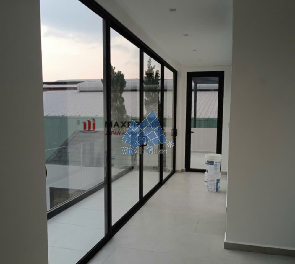 Cửa lùa Maxpro hệ 115 nhiều cánh tại công trình thực tế
