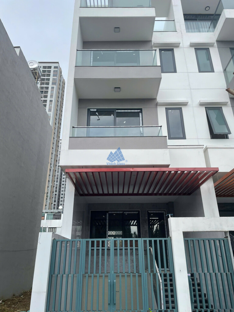 Vitech Glass thi công cửa nhôm PMI thực tế cho nhà phố