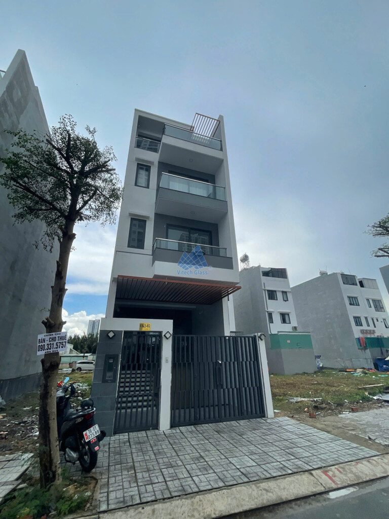 Cửa đi và cửa sổ nhà ở gia đình tại Khu dân cư Khải Thịnh